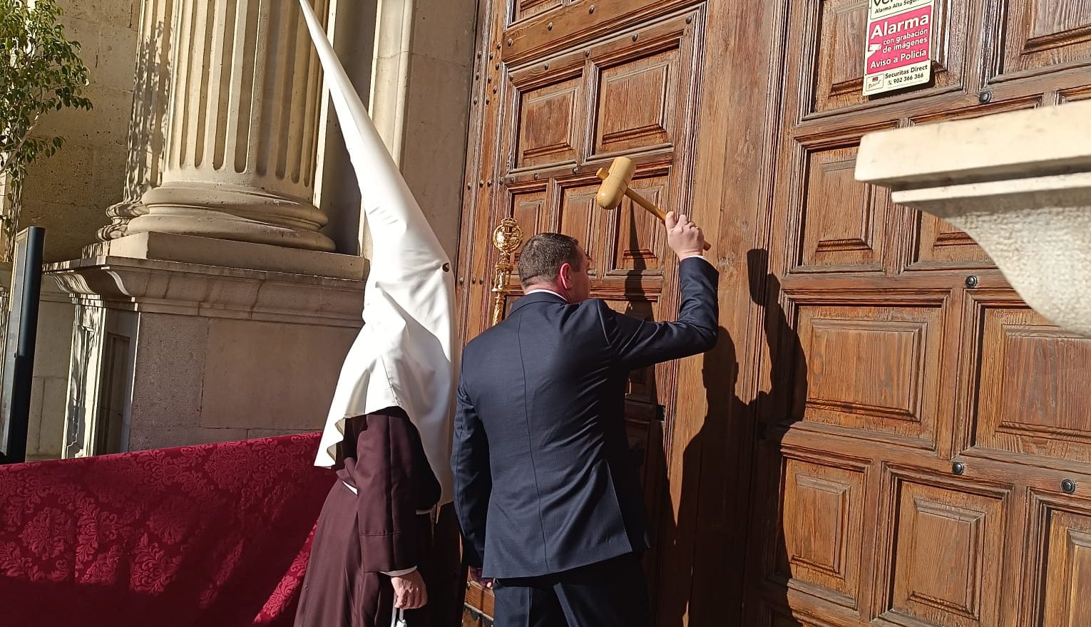 El presidente del CF Intercity, Salvador Martí, ejerce como Clamator de la Hermandad del Santísimo Cristo de la Humildad y la Paciencia