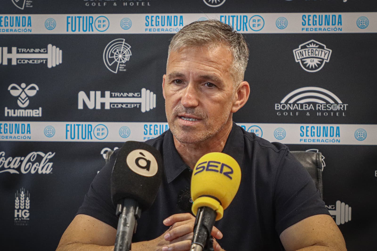 Presentación oficial de Tito Blanco, nuevo director deportivo del CF Intercity
